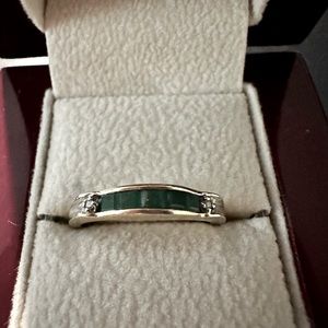 Emerald channel set in 14kt